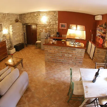 Tatil Evi Steinhaus In Strandnaehe Mit Whirlpool